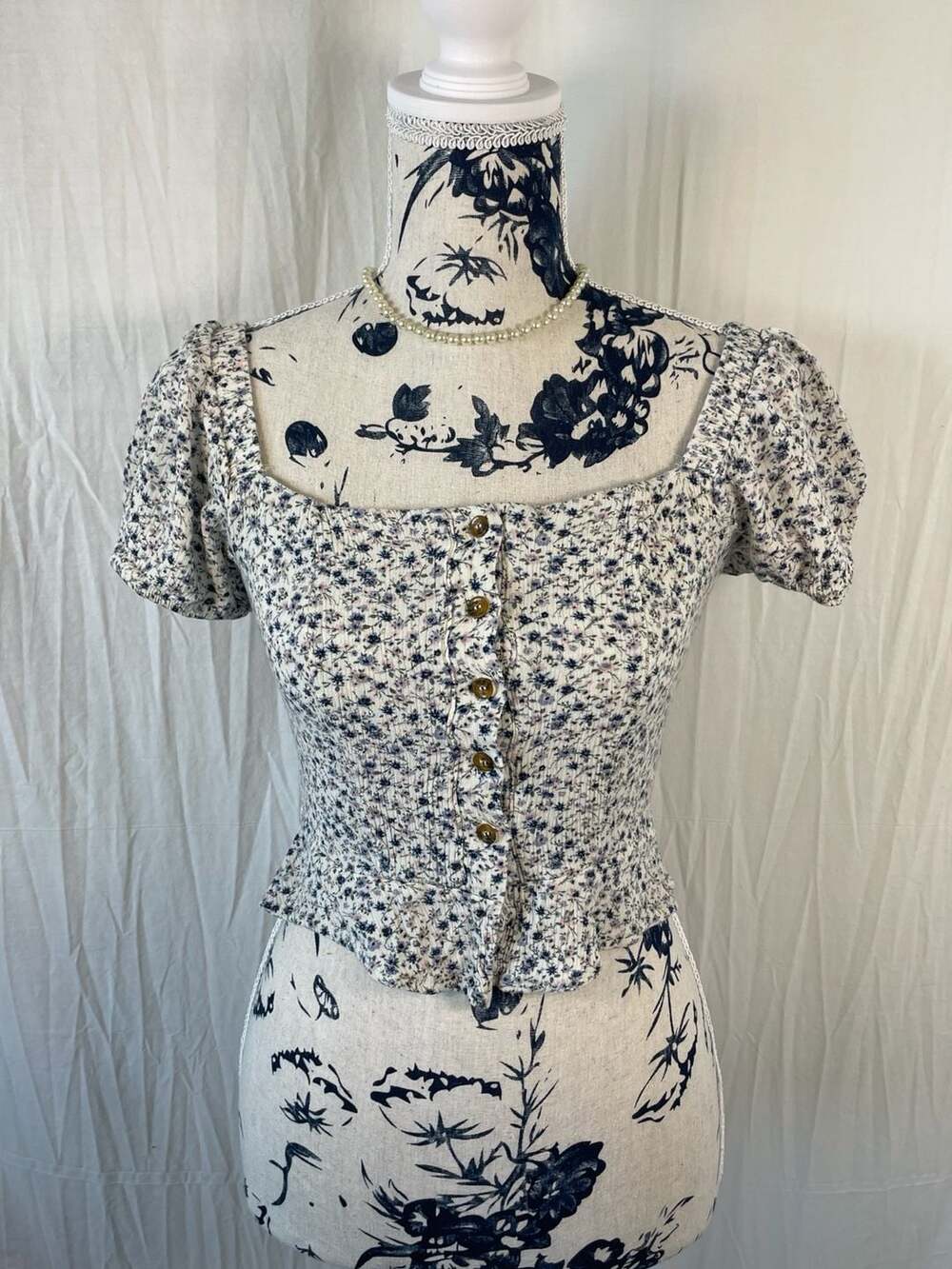Ivy + Main Floral Puff Sleeve Smocked Peplum Blouse Sz M
